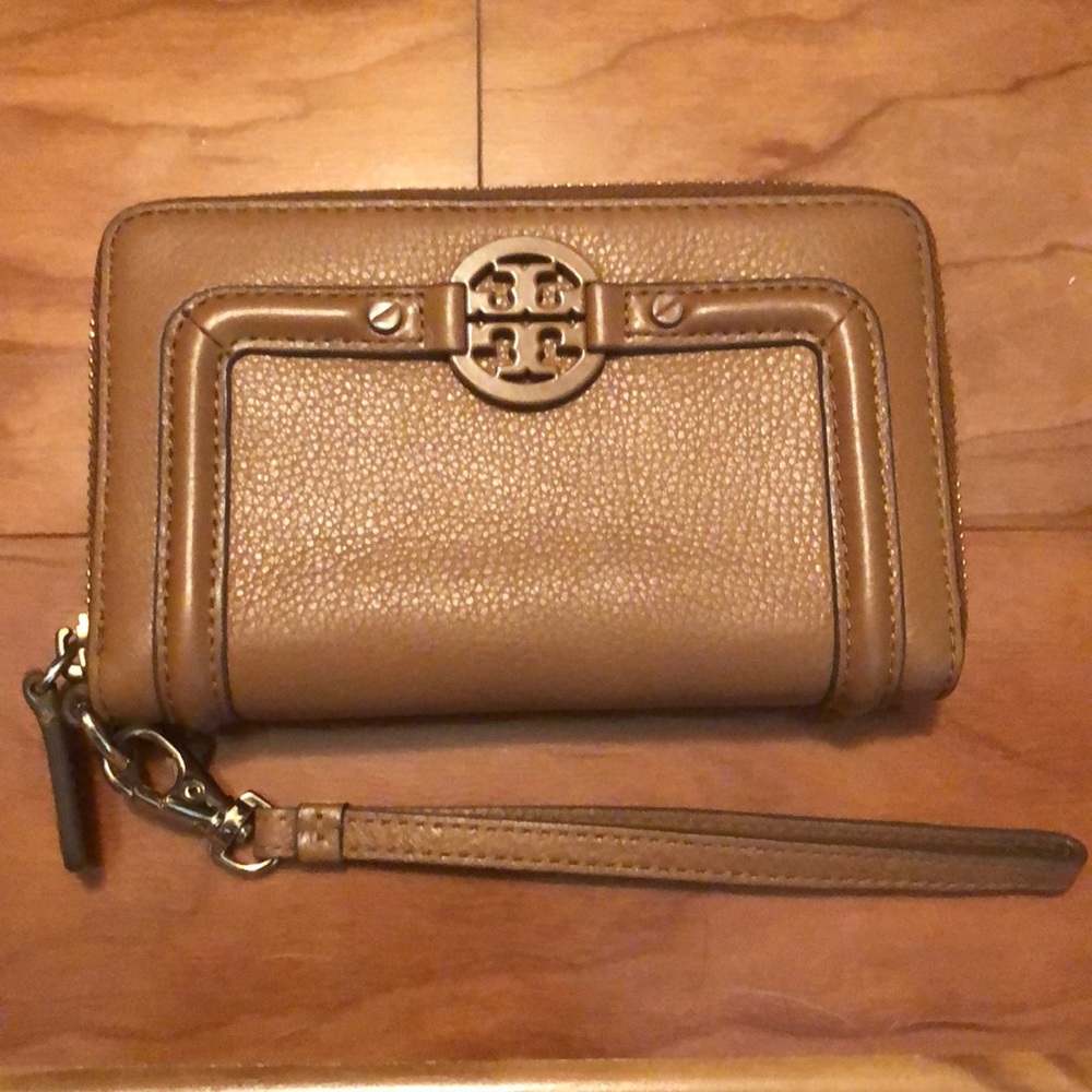 ⭐️Tory Burch Wristlet
